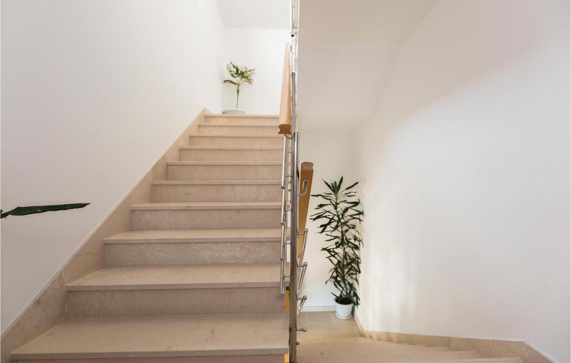 Stunning Apartment In Makarska With Wifi מראה חיצוני תמונה
