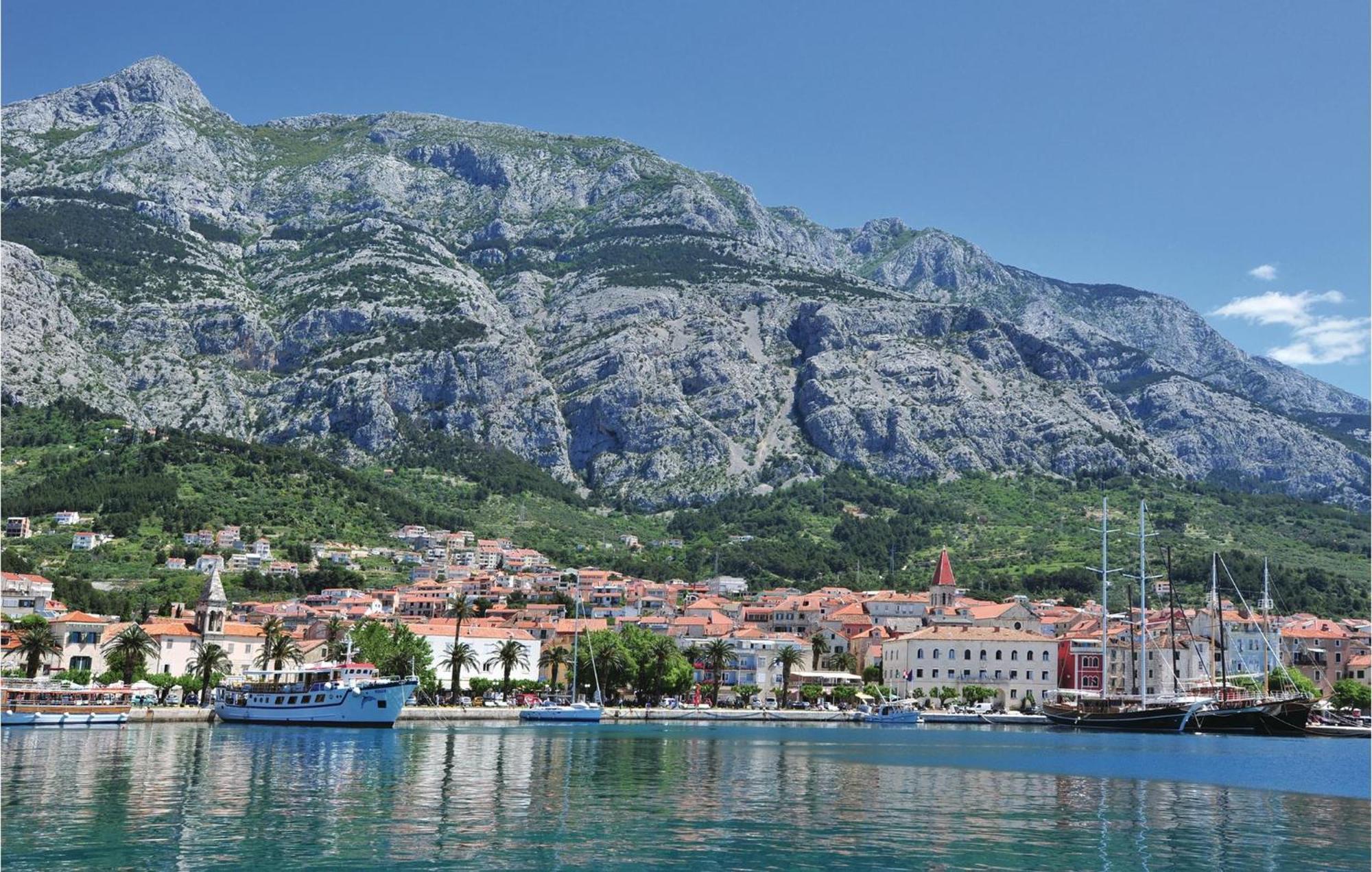 Stunning Apartment In Makarska With Wifi מראה חיצוני תמונה