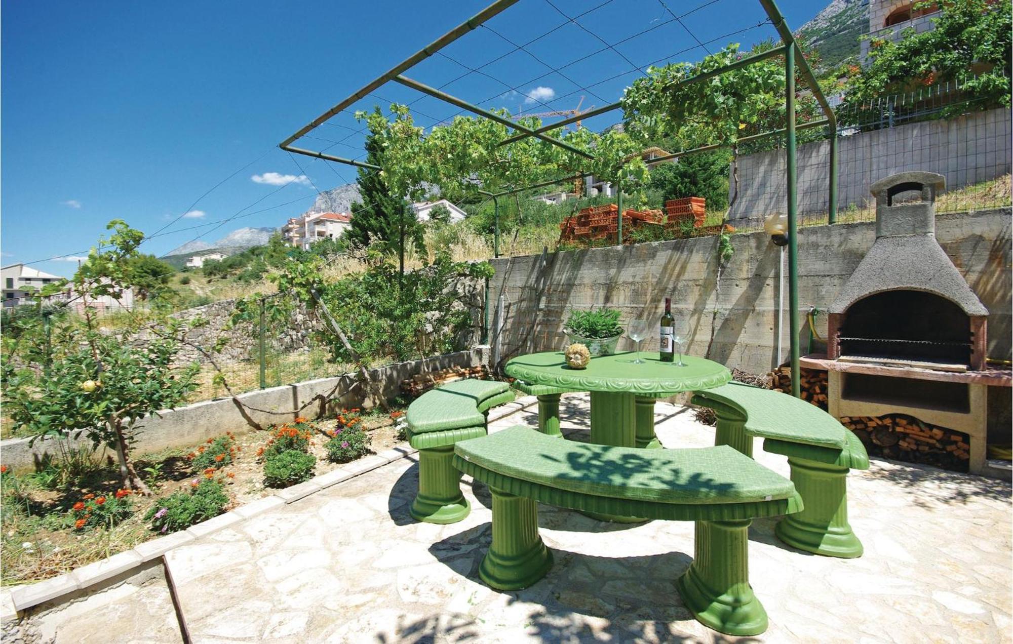 Stunning Apartment In Makarska With Wifi מראה חיצוני תמונה